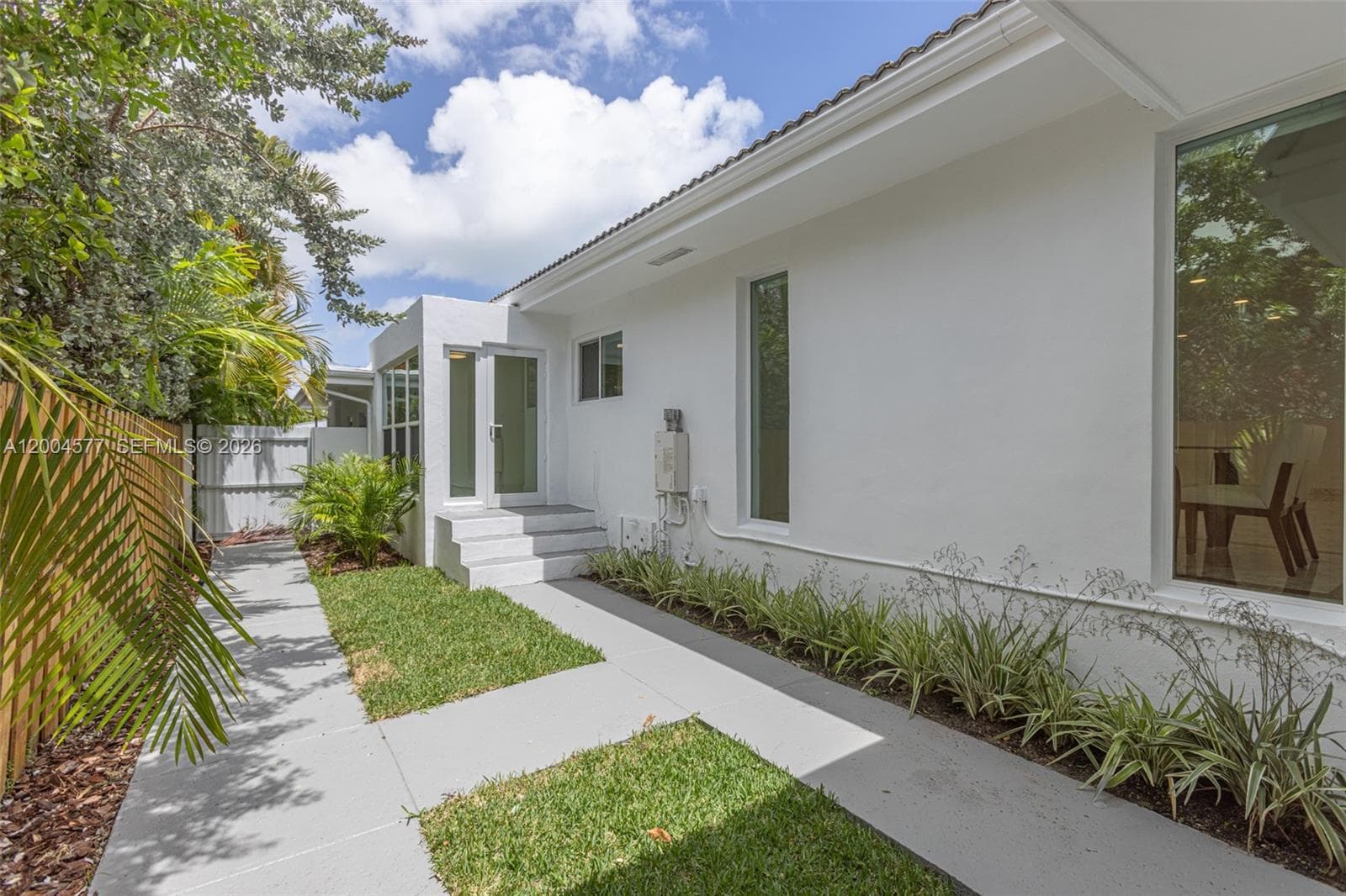 1690 Daytonia Rd, Miami Beach FL 33141 — 81