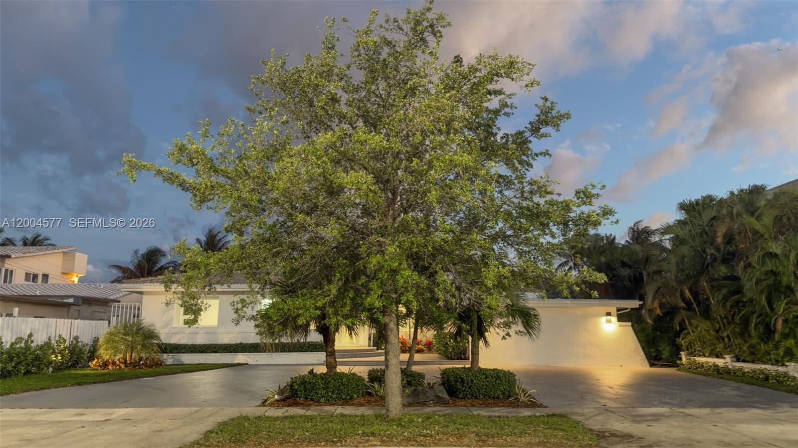 1690 Daytonia Rd, Miami Beach FL 33141 — 36