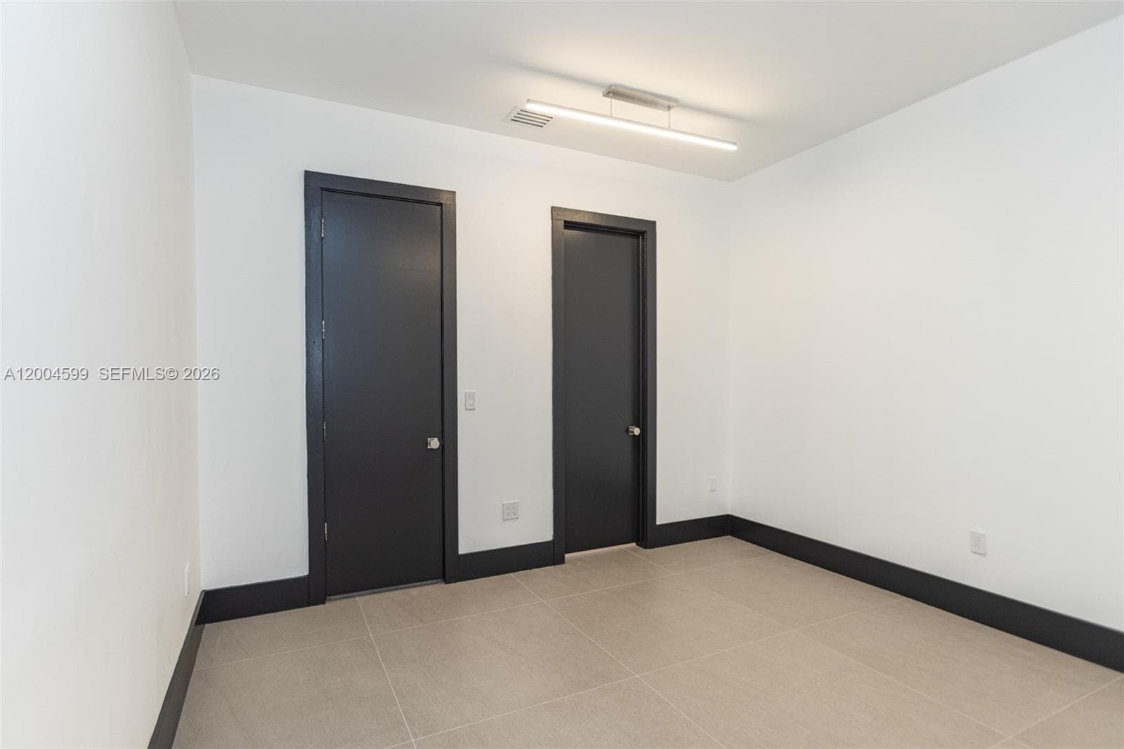 2440 N Shore Ter, Miami Beach FL 33141 — 40