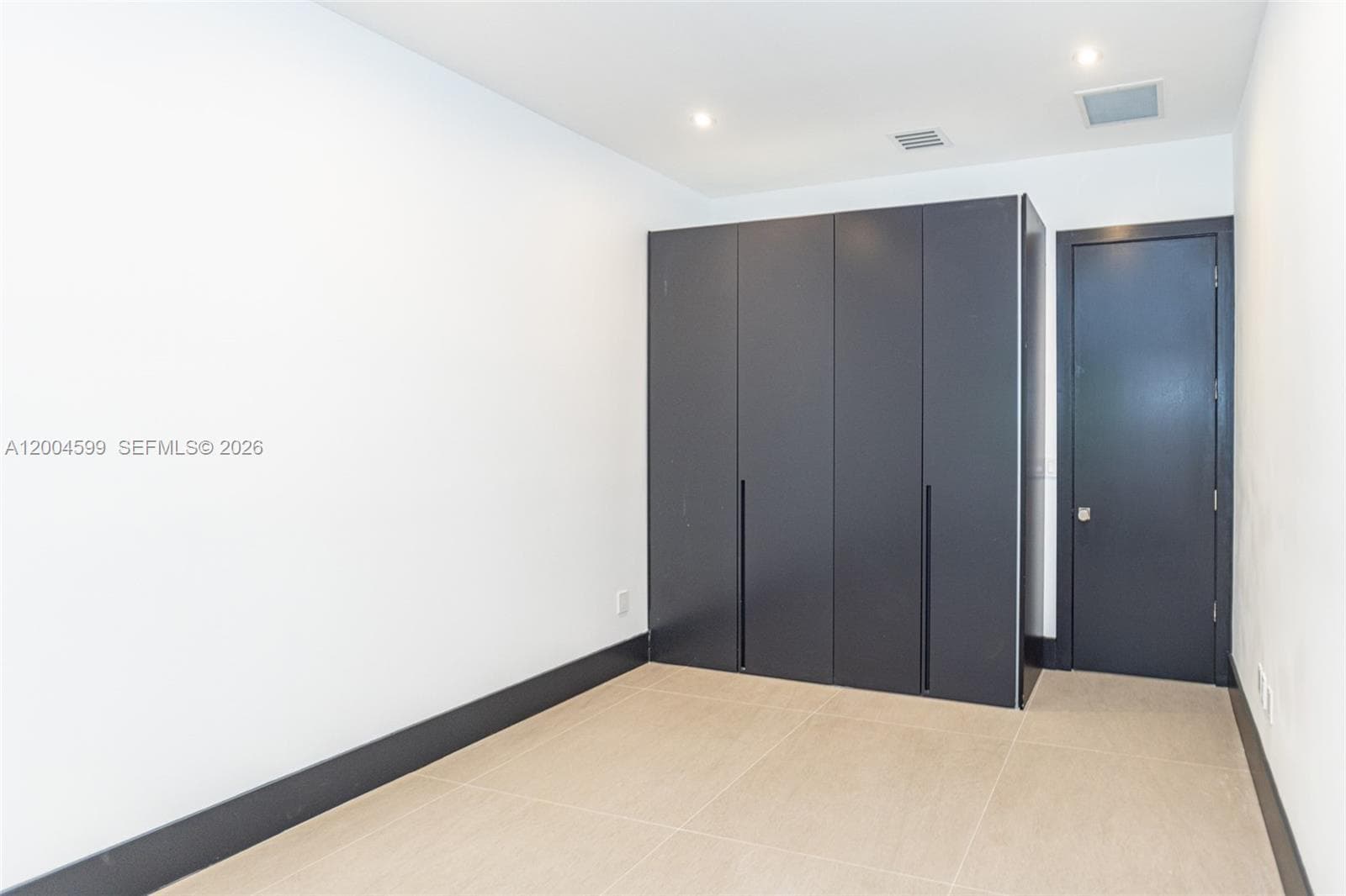 2440 N Shore Ter, Miami Beach FL 33141 — 35
