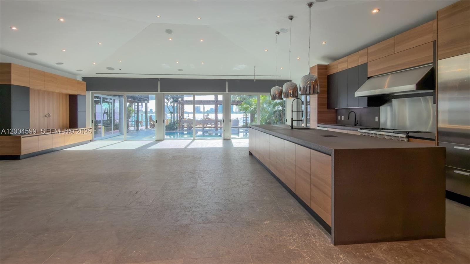 2440 N Shore Ter, Miami Beach FL 33141 — 8