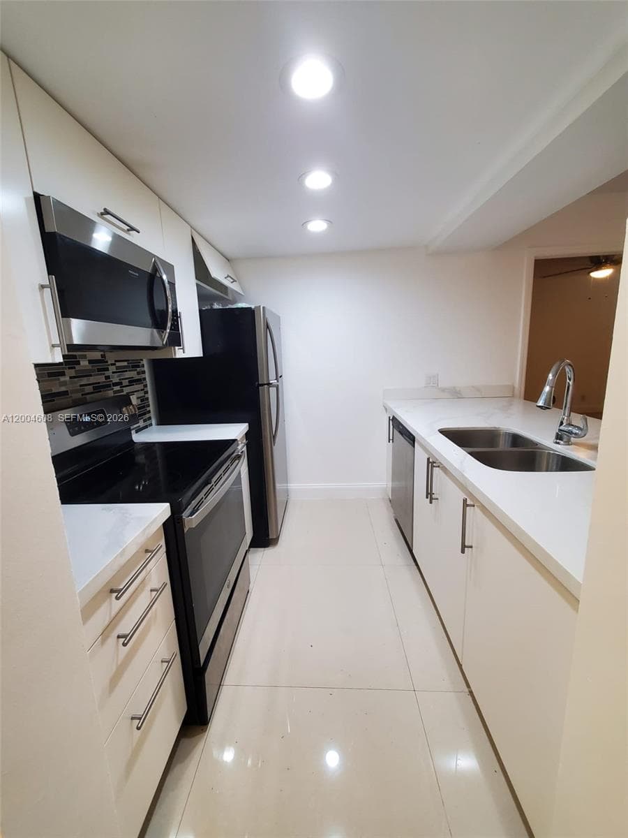 8100 Geneva Ct # 437, Doral FL 33166 — 2