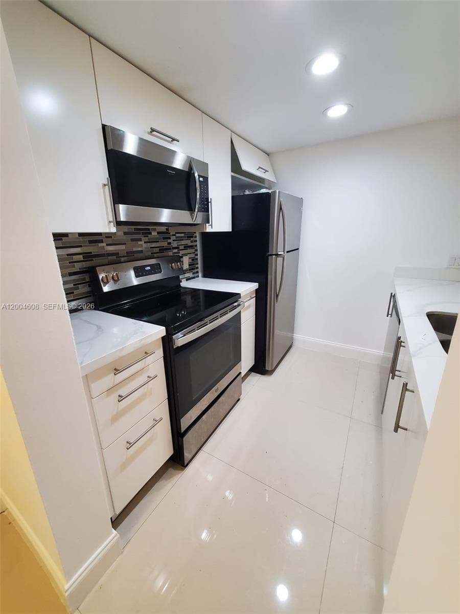 8100 Geneva Ct # 437, Doral FL 33166 — 1