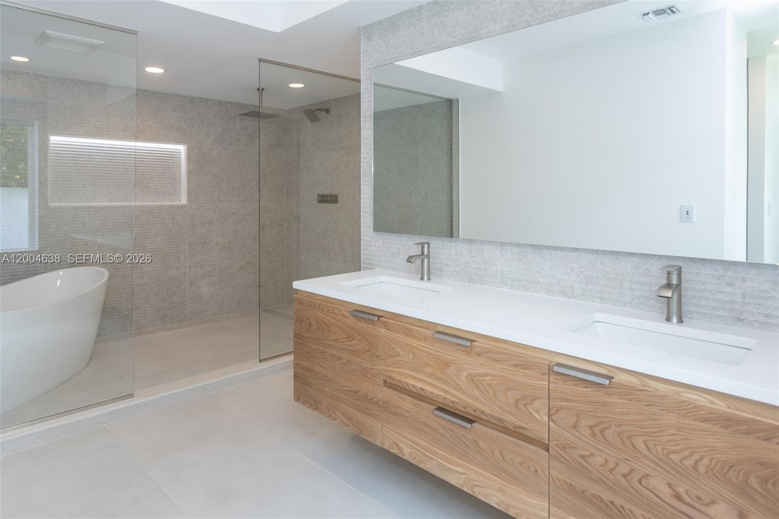 1690 Daytonia Rd, Miami Beach FL 33141 — 63