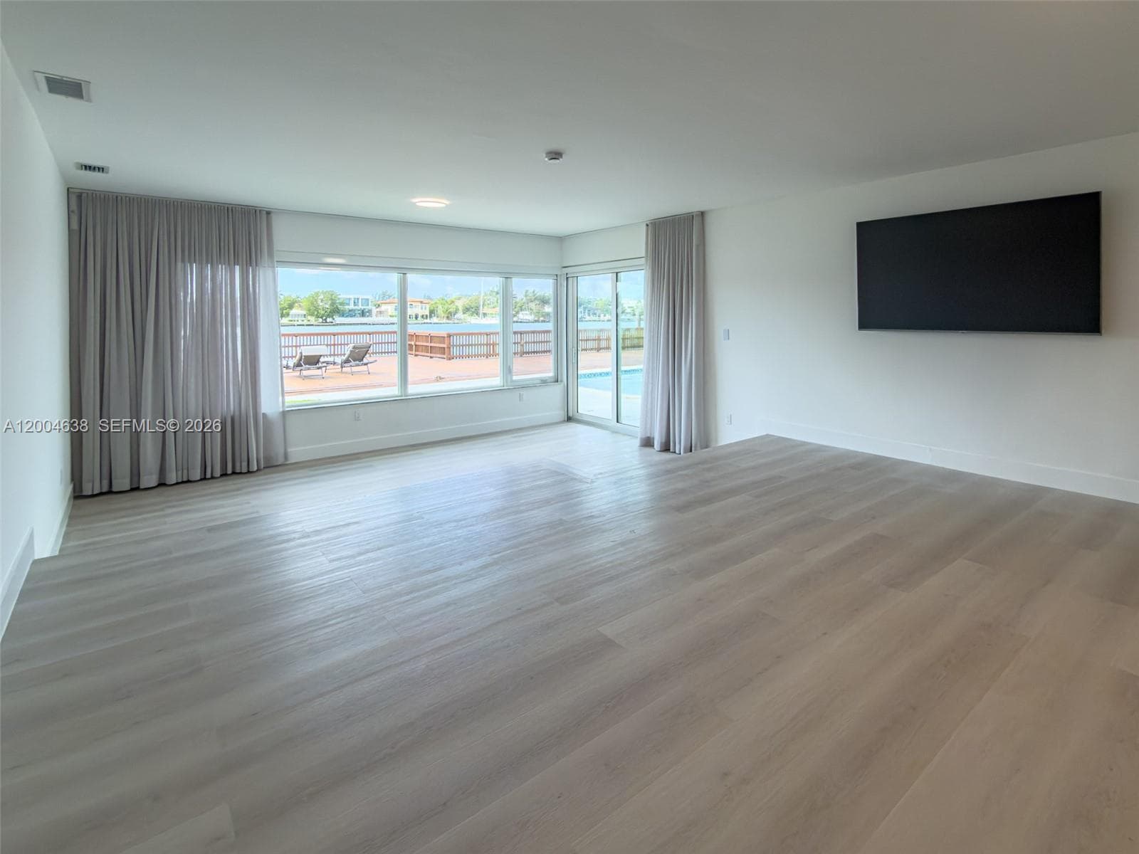 1690 Daytonia Rd, Miami Beach FL 33141 — 18