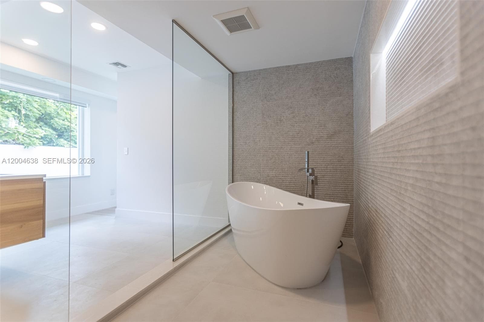 1690 Daytonia Rd, Miami Beach FL 33141 — 64