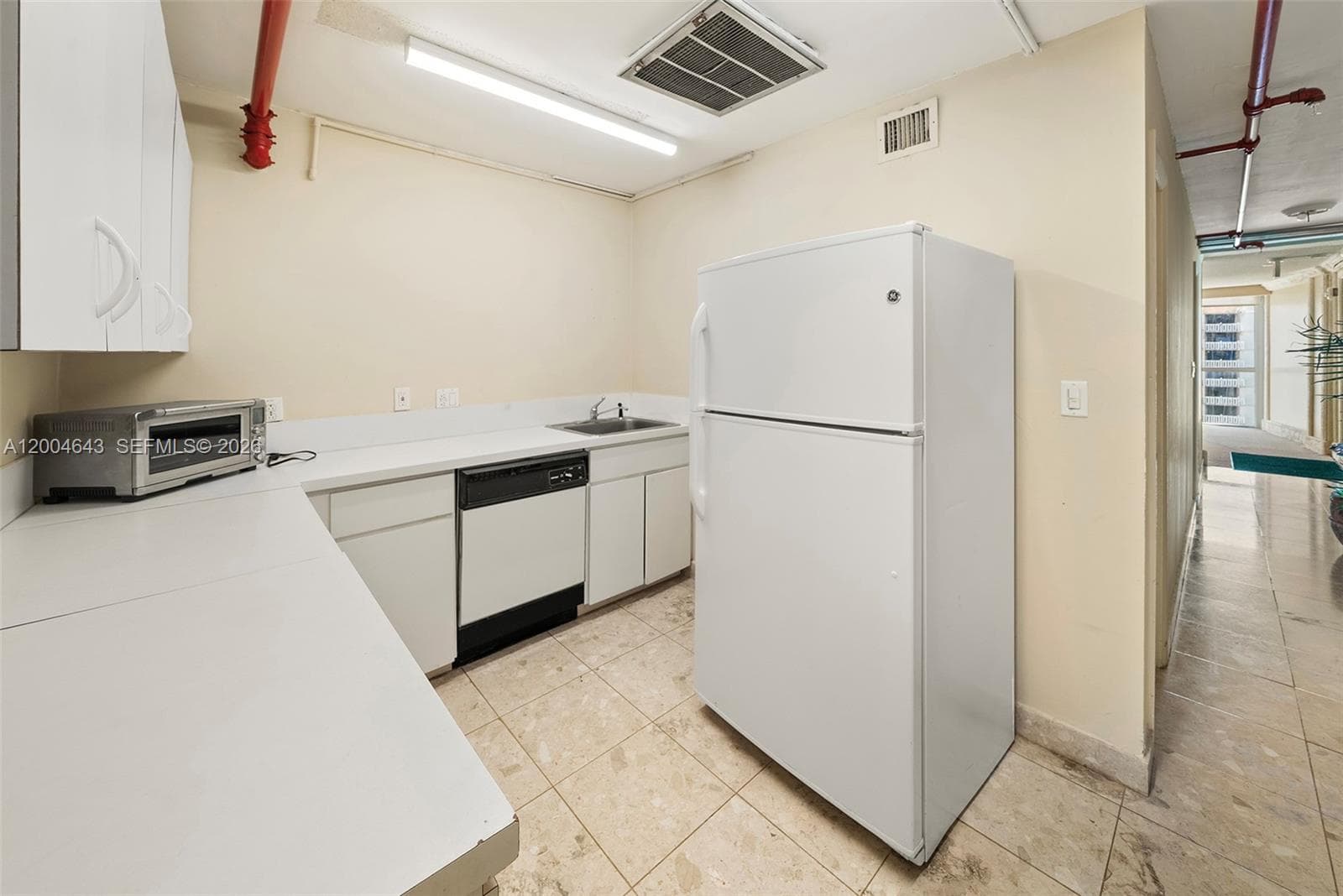 600 Grapetree Dr, Key Biscayne FL 33149 — 90