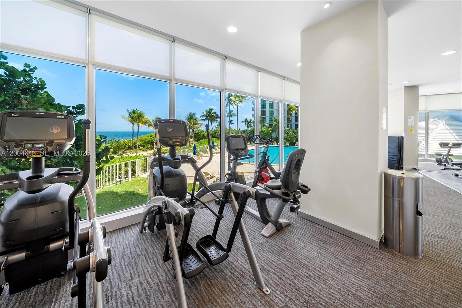 600 Grapetree Dr, Key Biscayne FL 33149 — 63