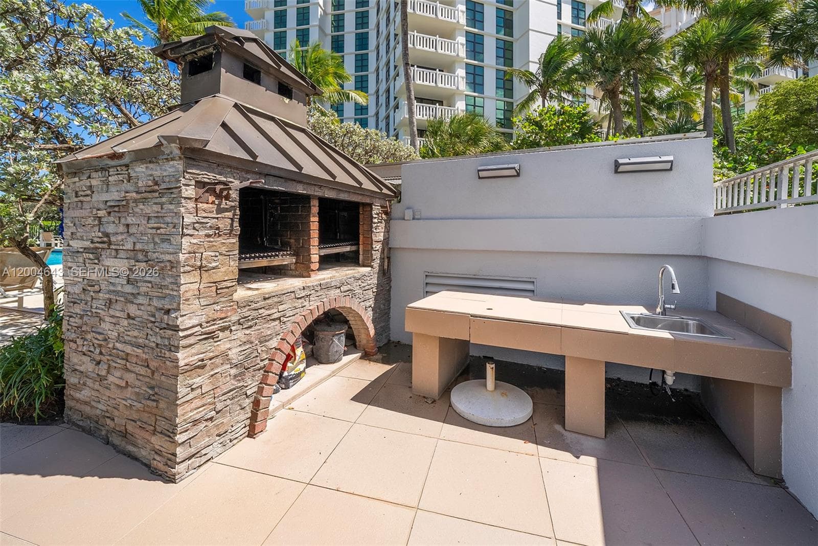600 Grapetree Dr, Key Biscayne FL 33149 — 71