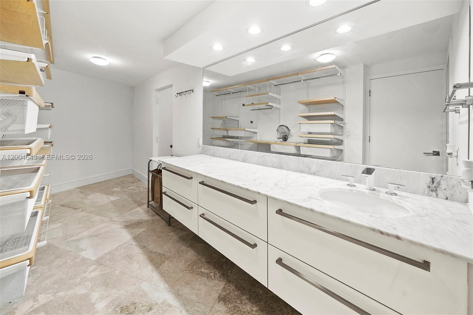 600 Grapetree Dr, Key Biscayne FL 33149 — 34