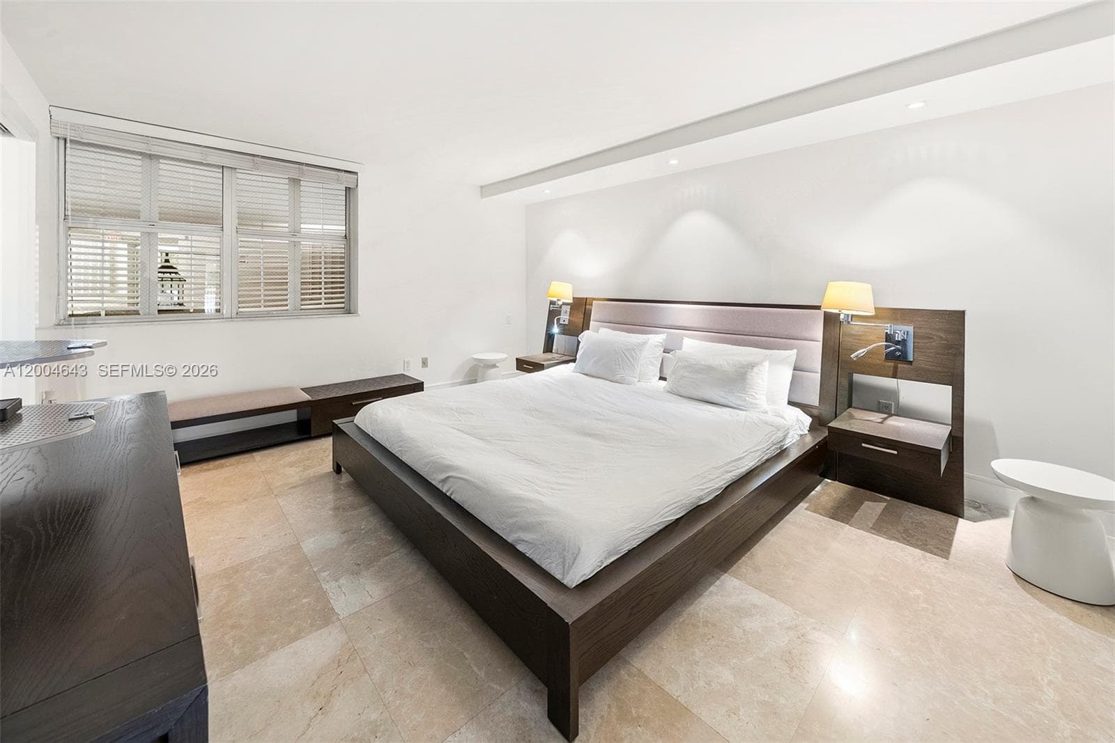 600 Grapetree Dr, Key Biscayne FL 33149 — 37