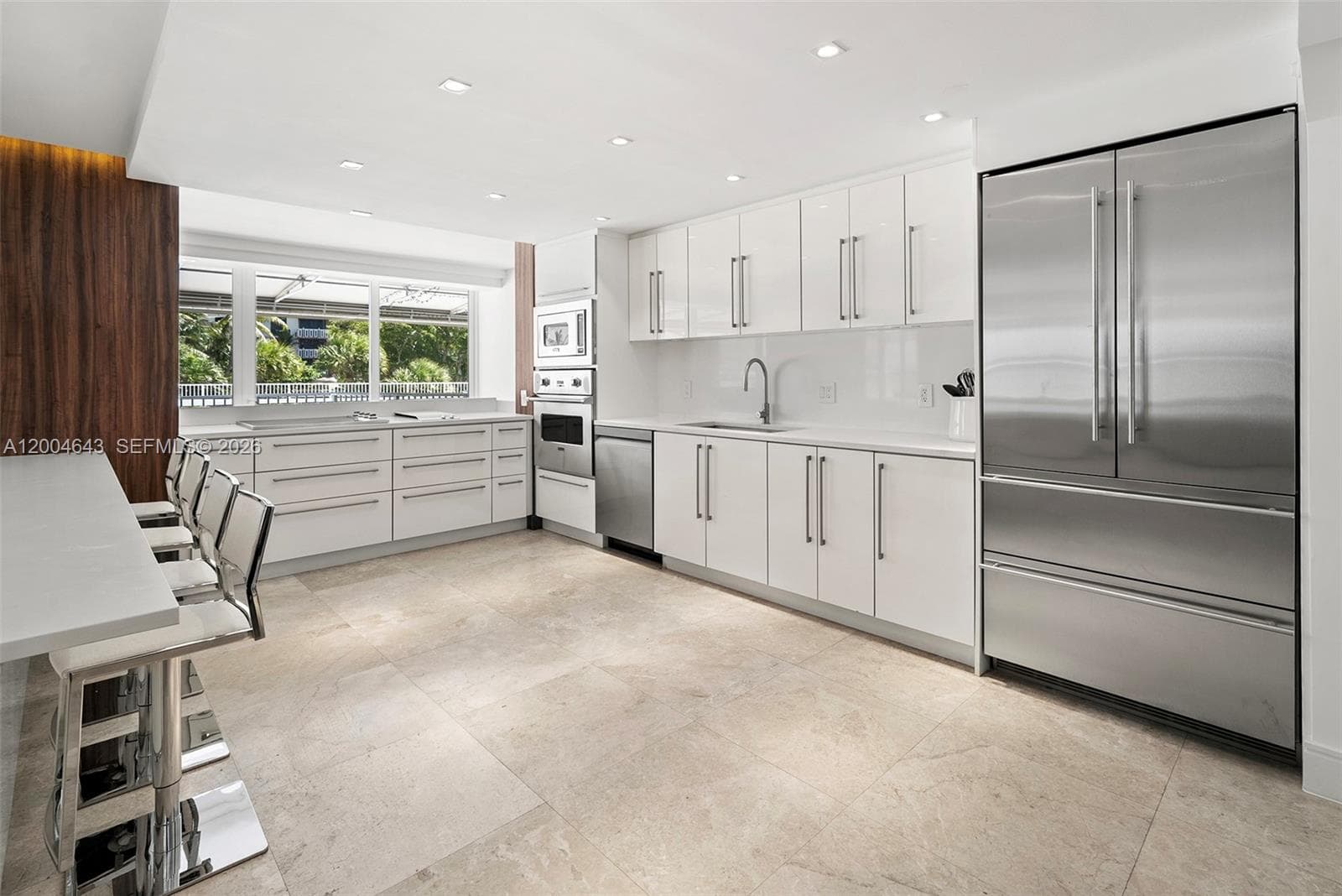 600 Grapetree Dr, Key Biscayne FL 33149 — 21
