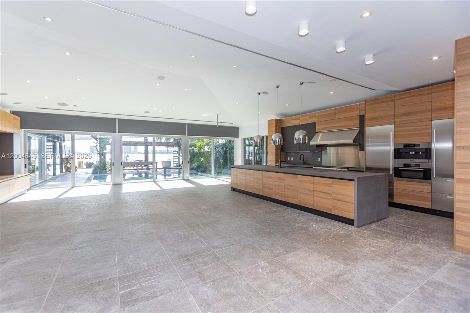 2440 N Shore Ter, Miami Beach FL 33141 — 71
