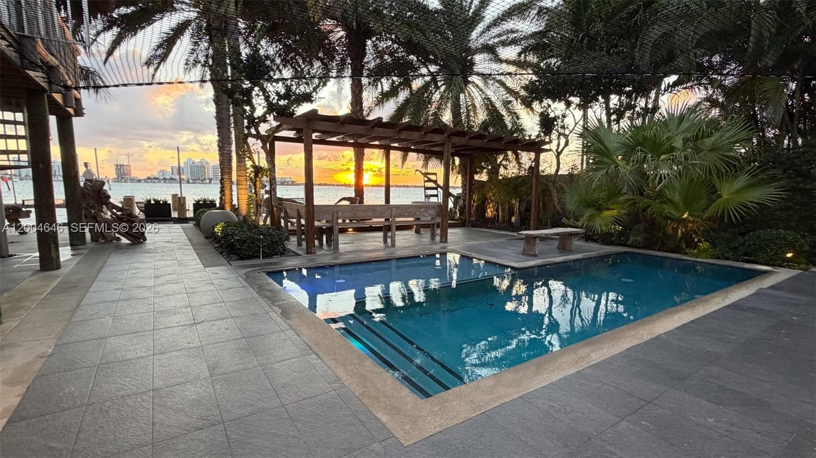 2440 N Shore Ter, Miami Beach FL 33141 — 37