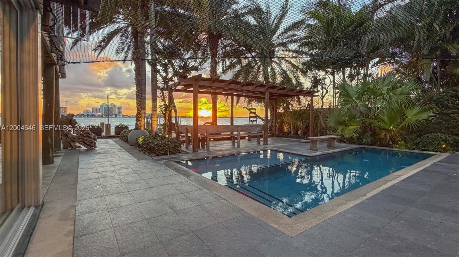 2440 N Shore Ter, Miami Beach FL 33141 — 35