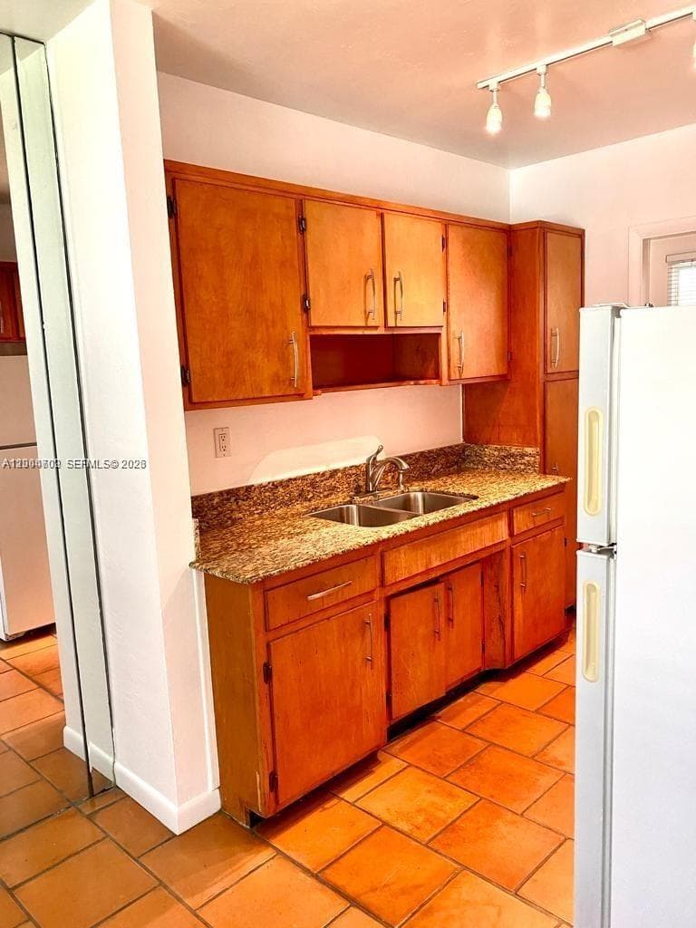 6565 Santona St, Coral Gables FL 33146 — 6