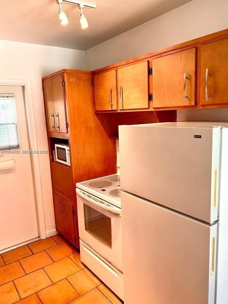 6565 Santona St, Coral Gables FL 33146 — 5