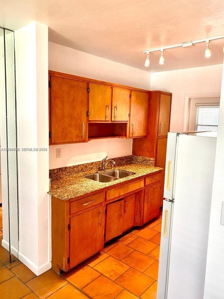 6565 Santona St, Coral Gables FL 33146 — 4