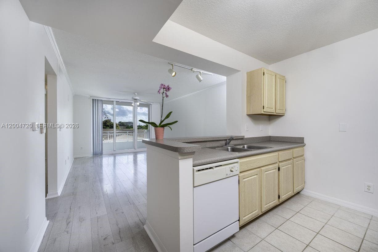 2665 SW 37th Ave # 201, Miami FL 33133 — 13
