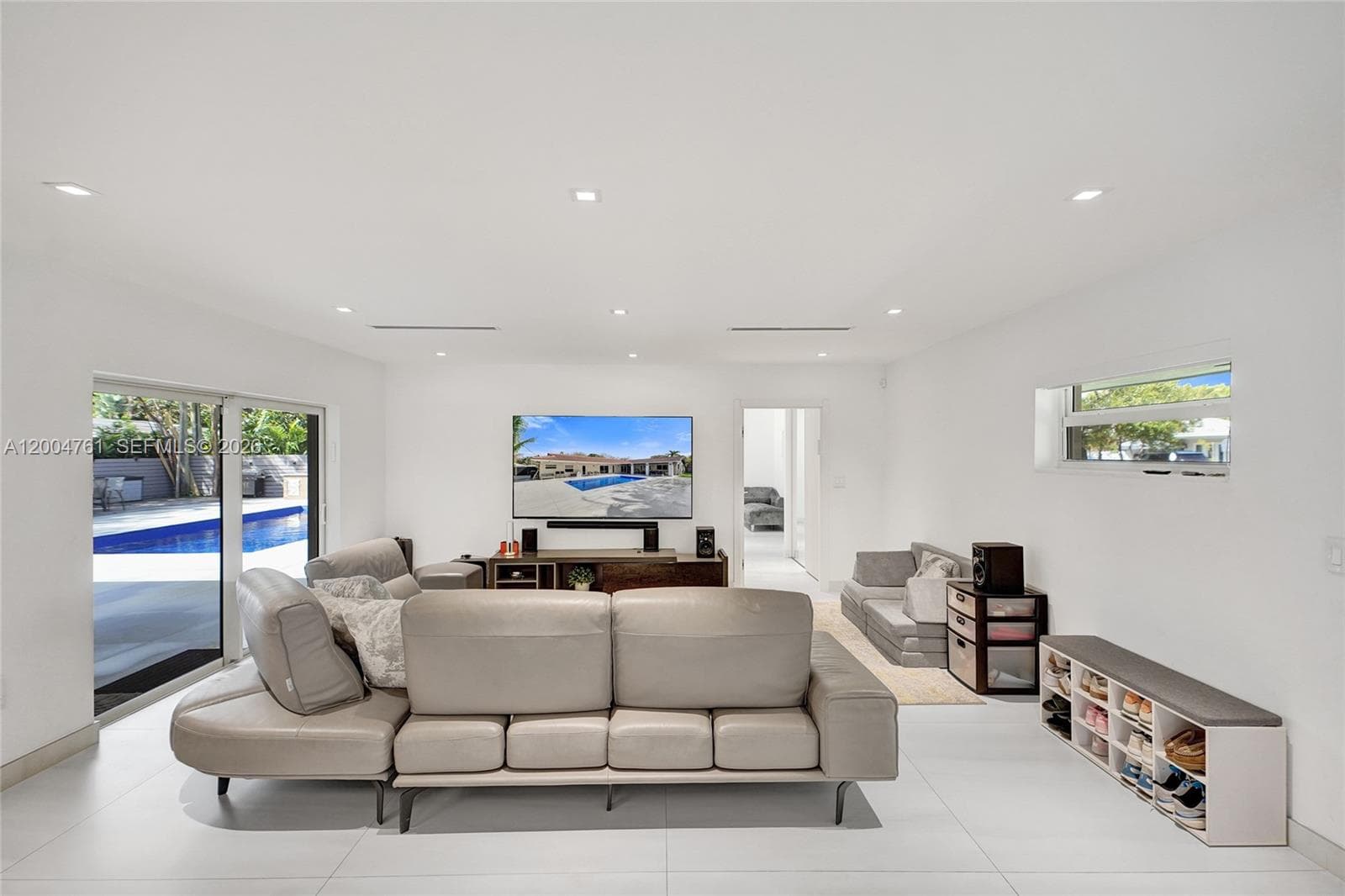 2126 NE 187th St, North Miami Beach FL 33179 — 26