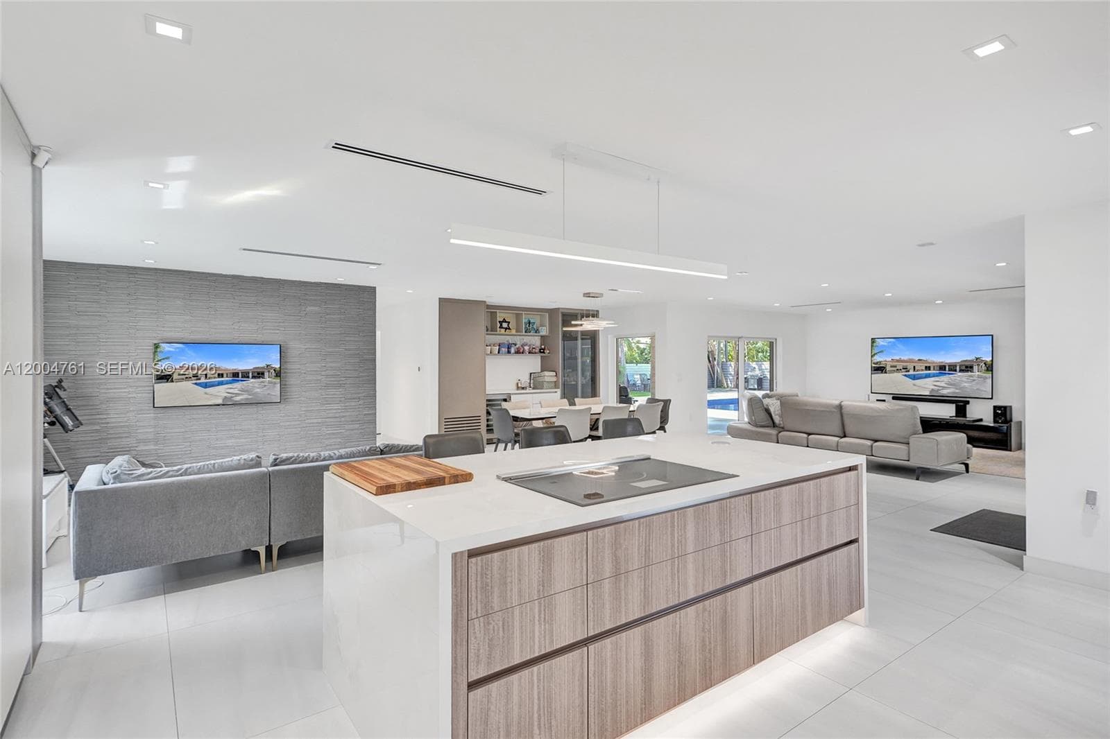 2126 NE 187th St, North Miami Beach FL 33179 — 32