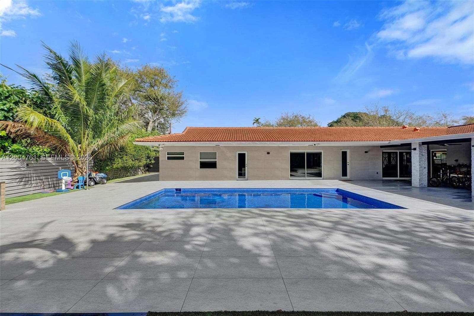 2126 NE 187th St, North Miami Beach FL 33179 — 75