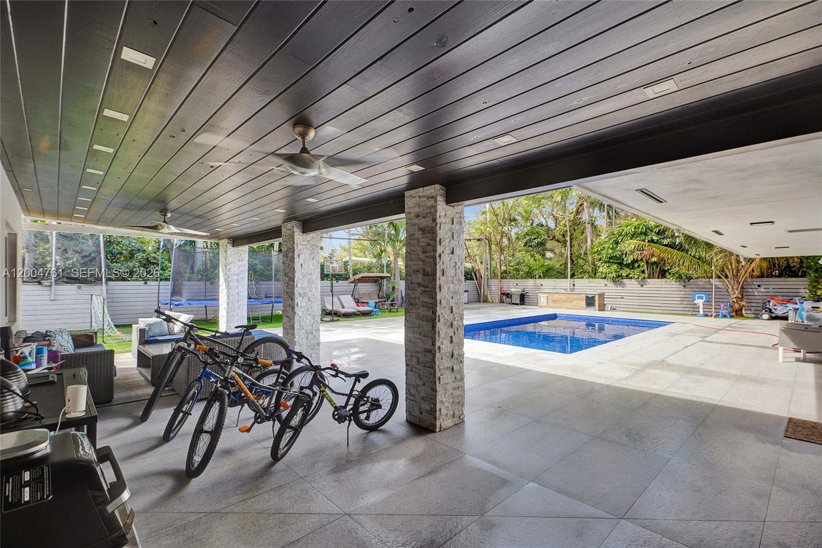 2126 NE 187th St, North Miami Beach FL 33179 — 68