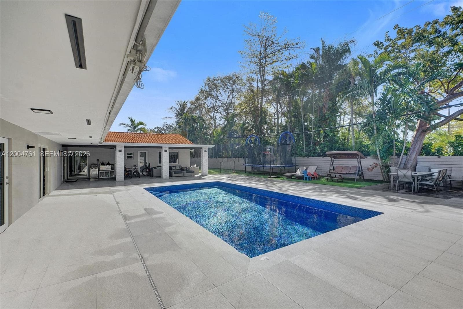 2126 NE 187th St, North Miami Beach FL 33179 — 60