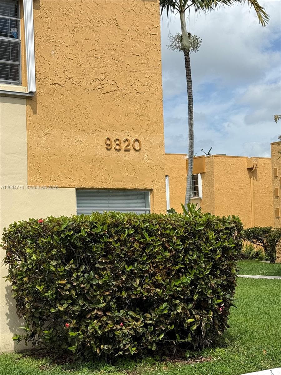 9320 W Flagler St # 201D, Miami FL 33174 — 2