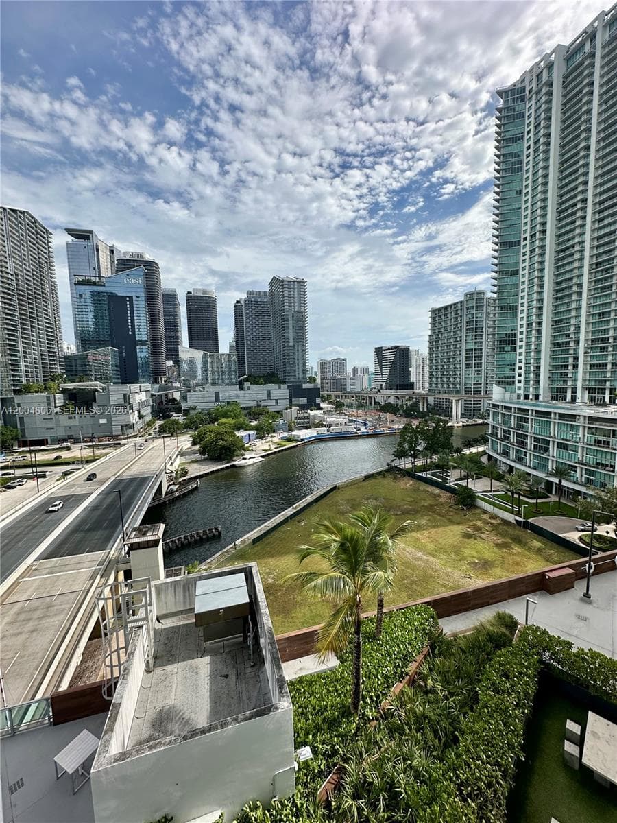 Wind Condo, Miami, FL — 2
