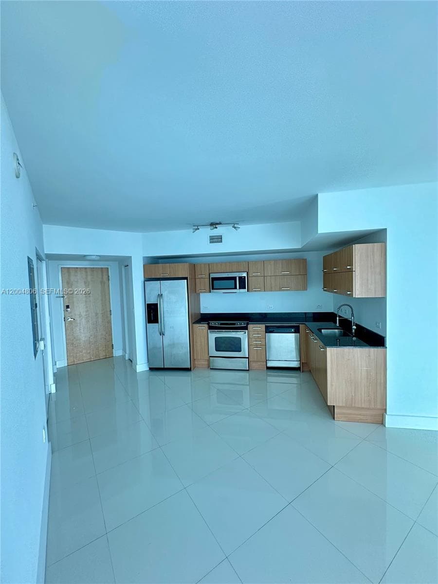 Wind Condo, Miami, FL — 4
