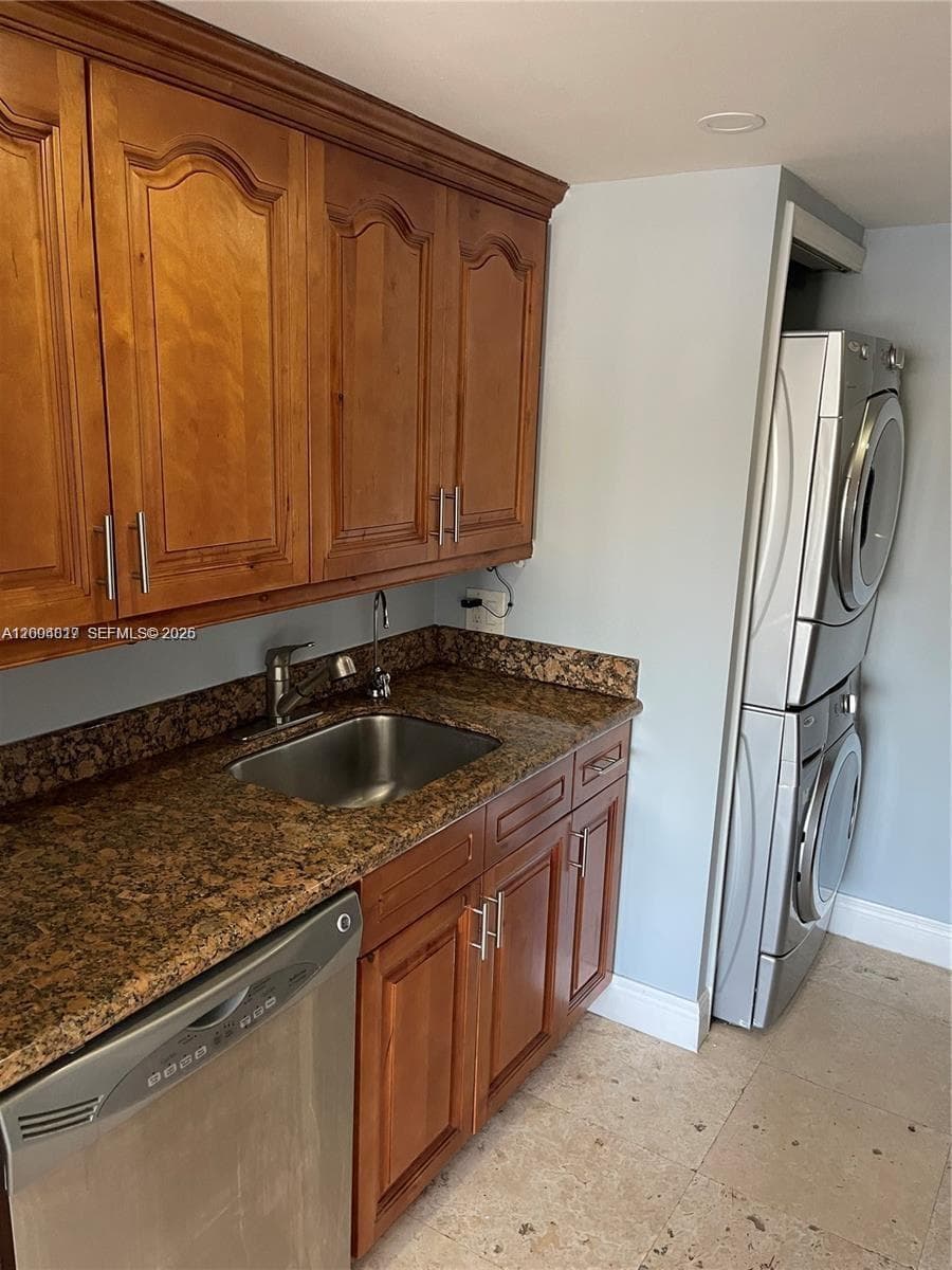 2415 NW 16th St Rd # 102, Miami FL 33125 — 12