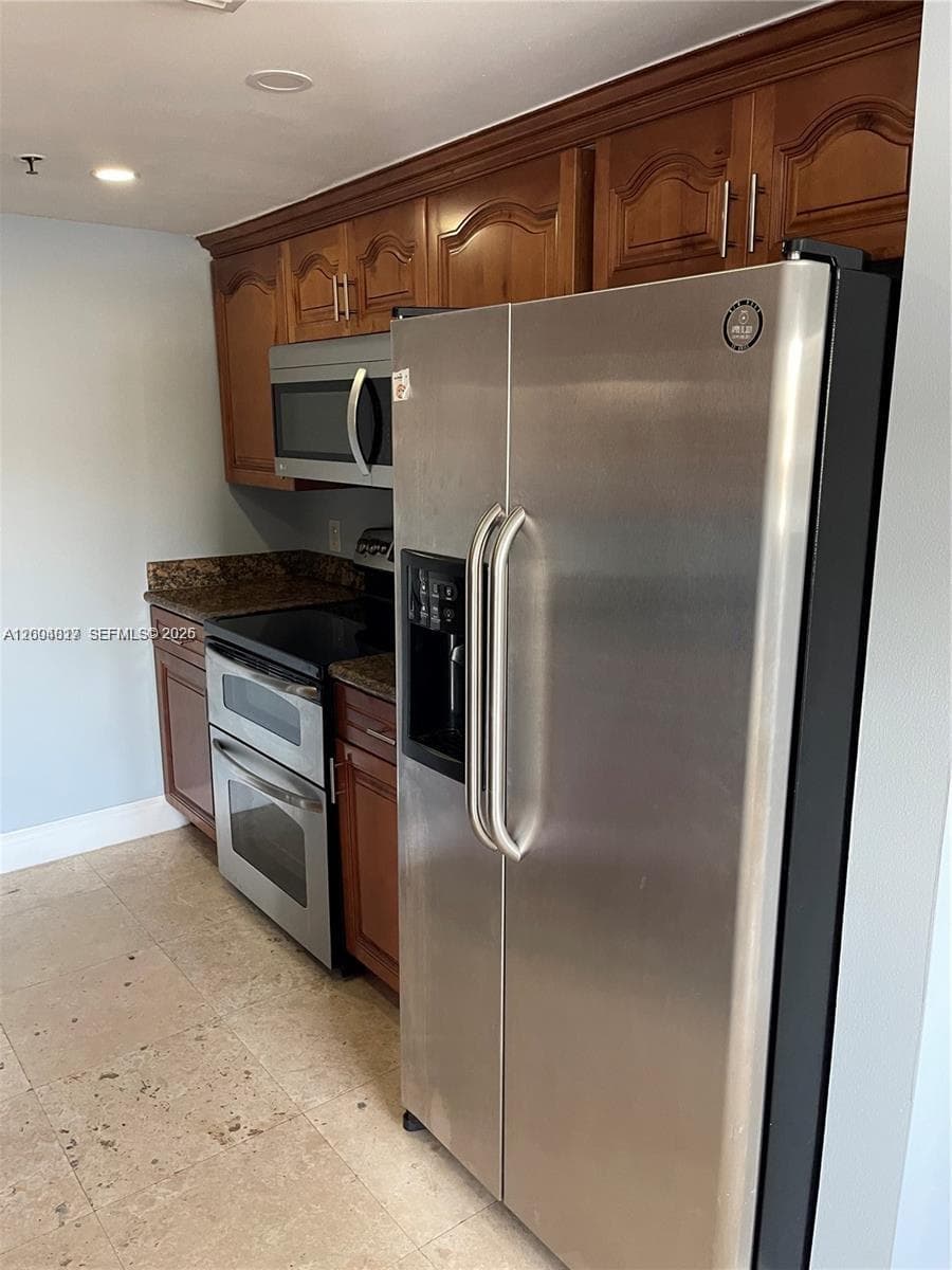 2415 NW 16th St Rd # 102, Miami FL 33125 — 10
