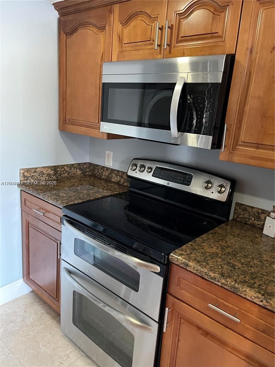 2415 NW 16th St Rd # 102, Miami FL 33125 — 11