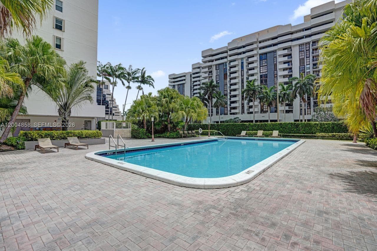 625 Biltmore Way # 103, Coral Gables FL 33134 — 33