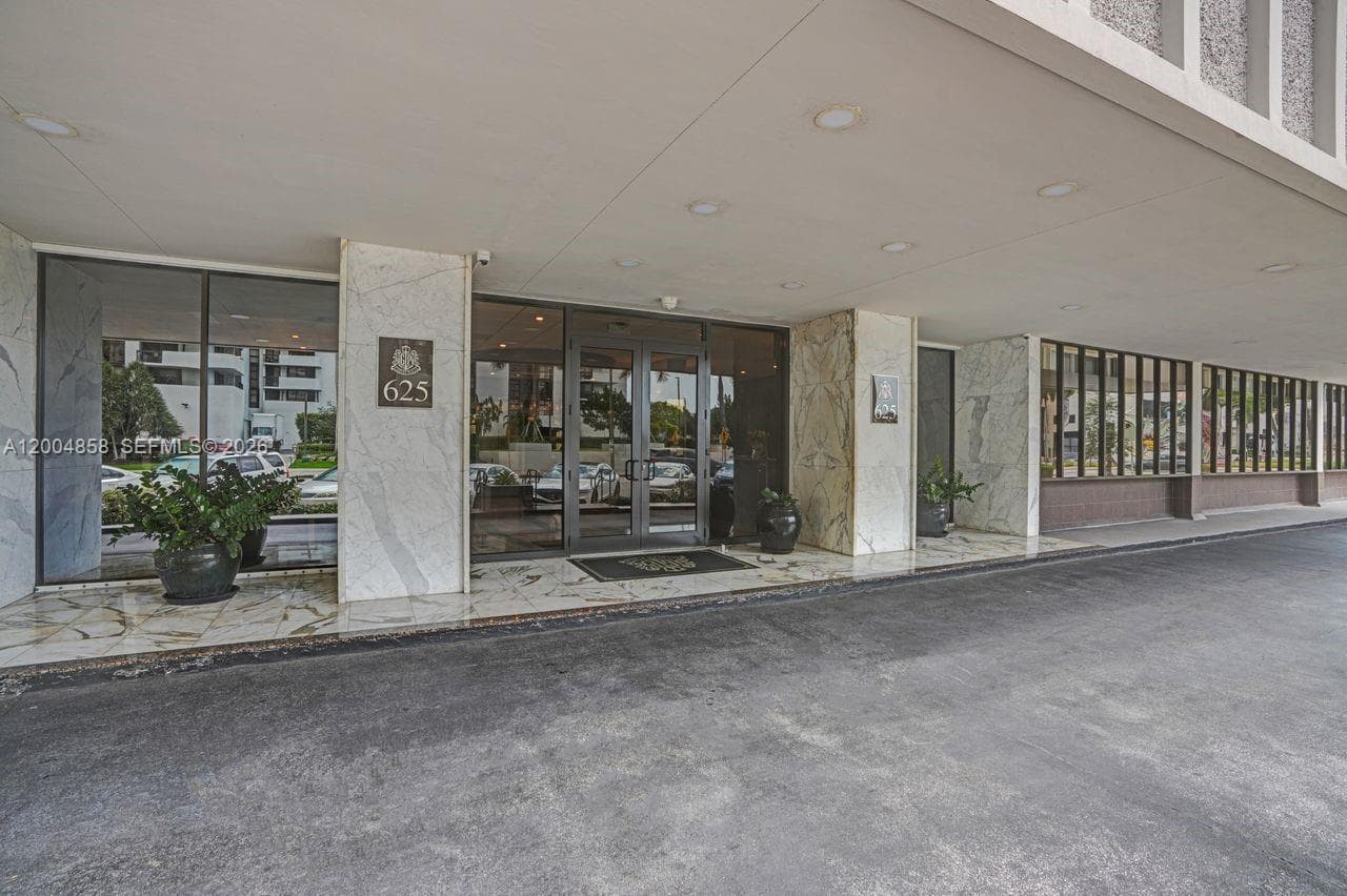 625 Biltmore Way # 103, Coral Gables FL 33134 — 40