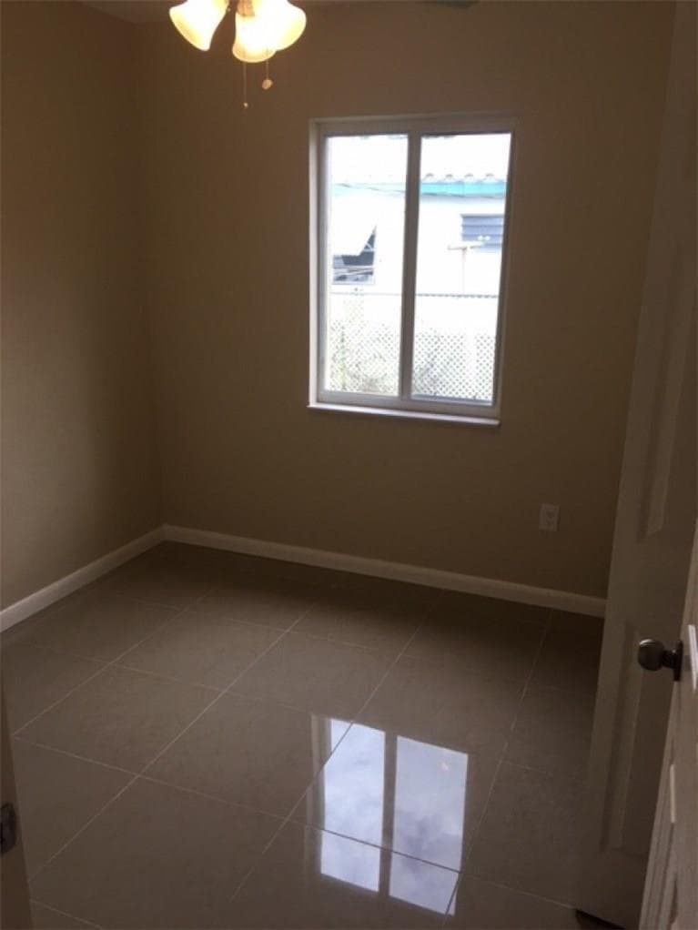 1829 NE 175th Street, North Miami Beach FL 33162 — 12