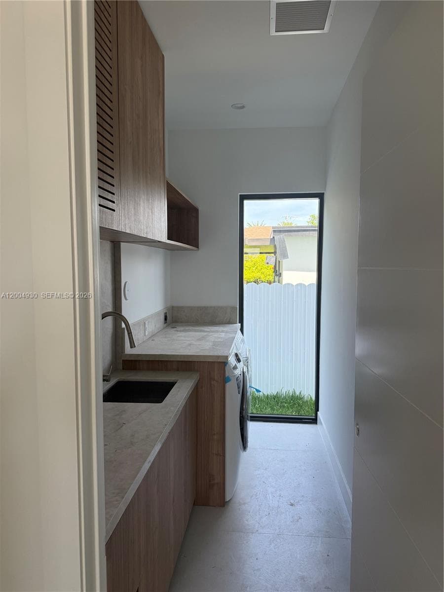 6449 SW 28th St, Miami FL 33155 — 7