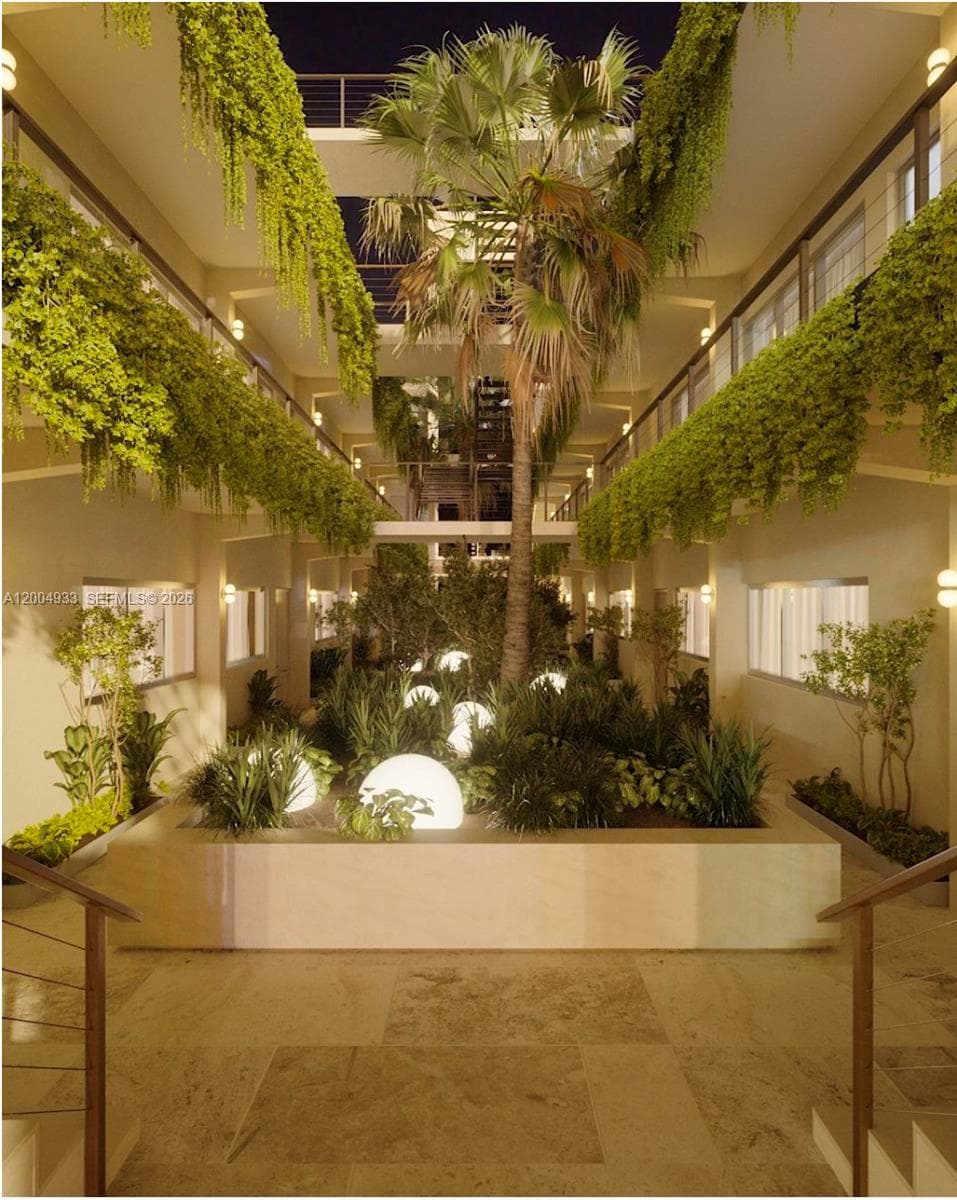 260 Collins Ave # 105, Miami Beach FL 33139 — 33