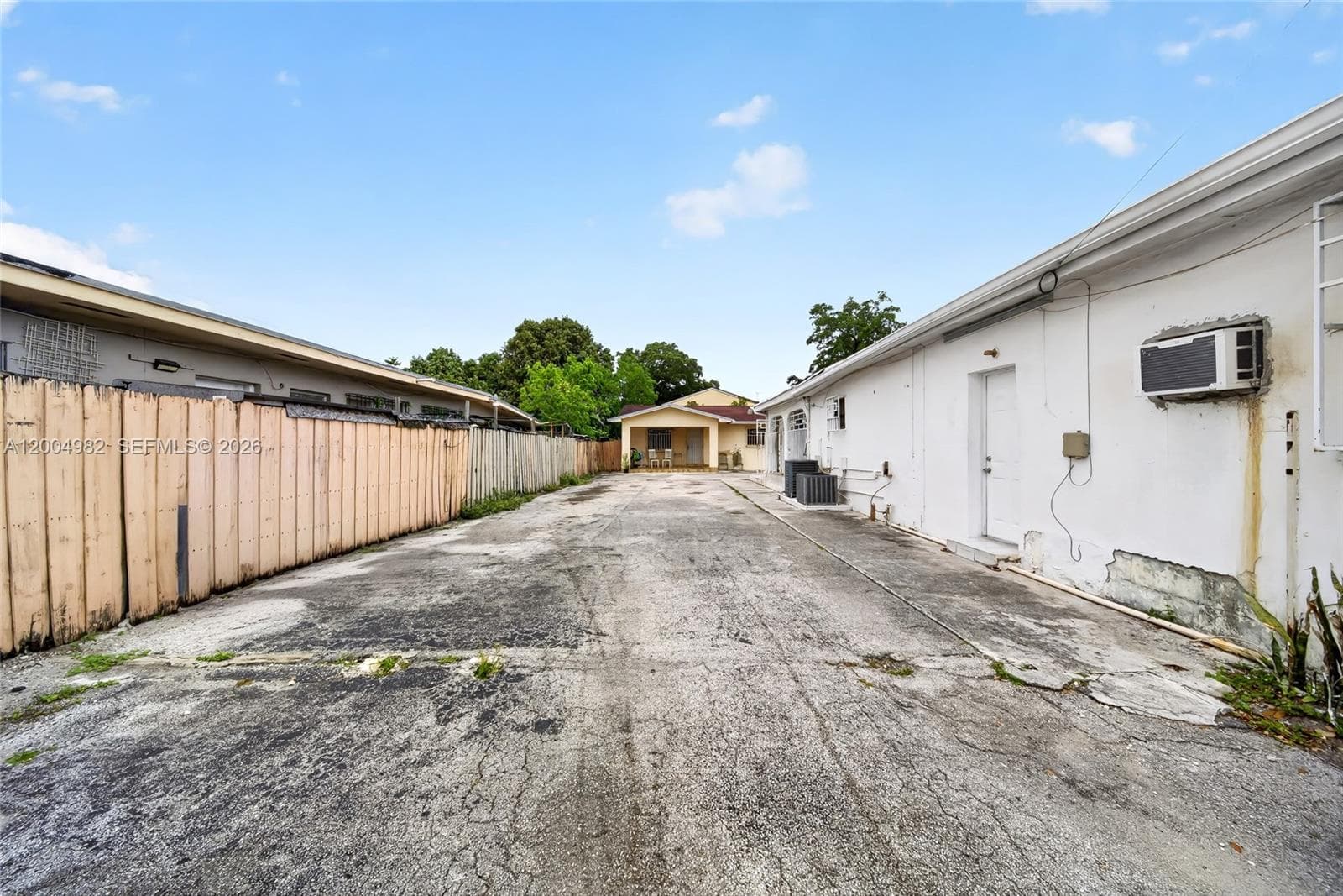 3061 NW 14th St, Miami FL 33125 — 32