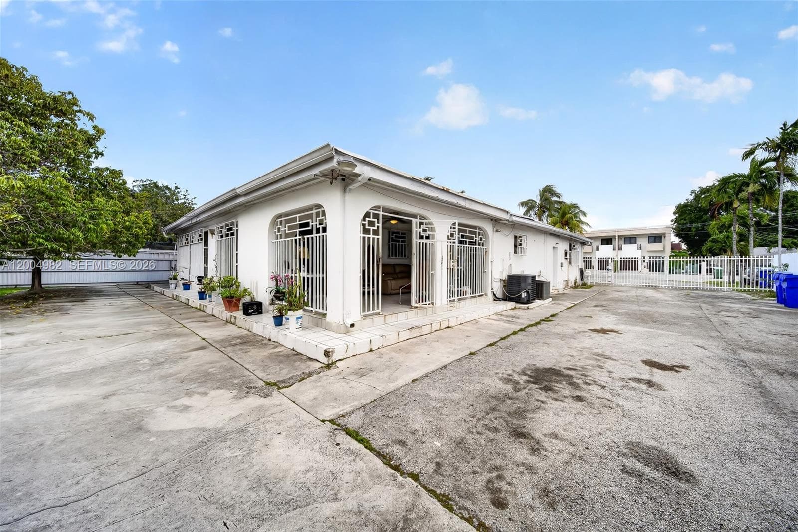 3061 NW 14th St, Miami FL 33125 — 24
