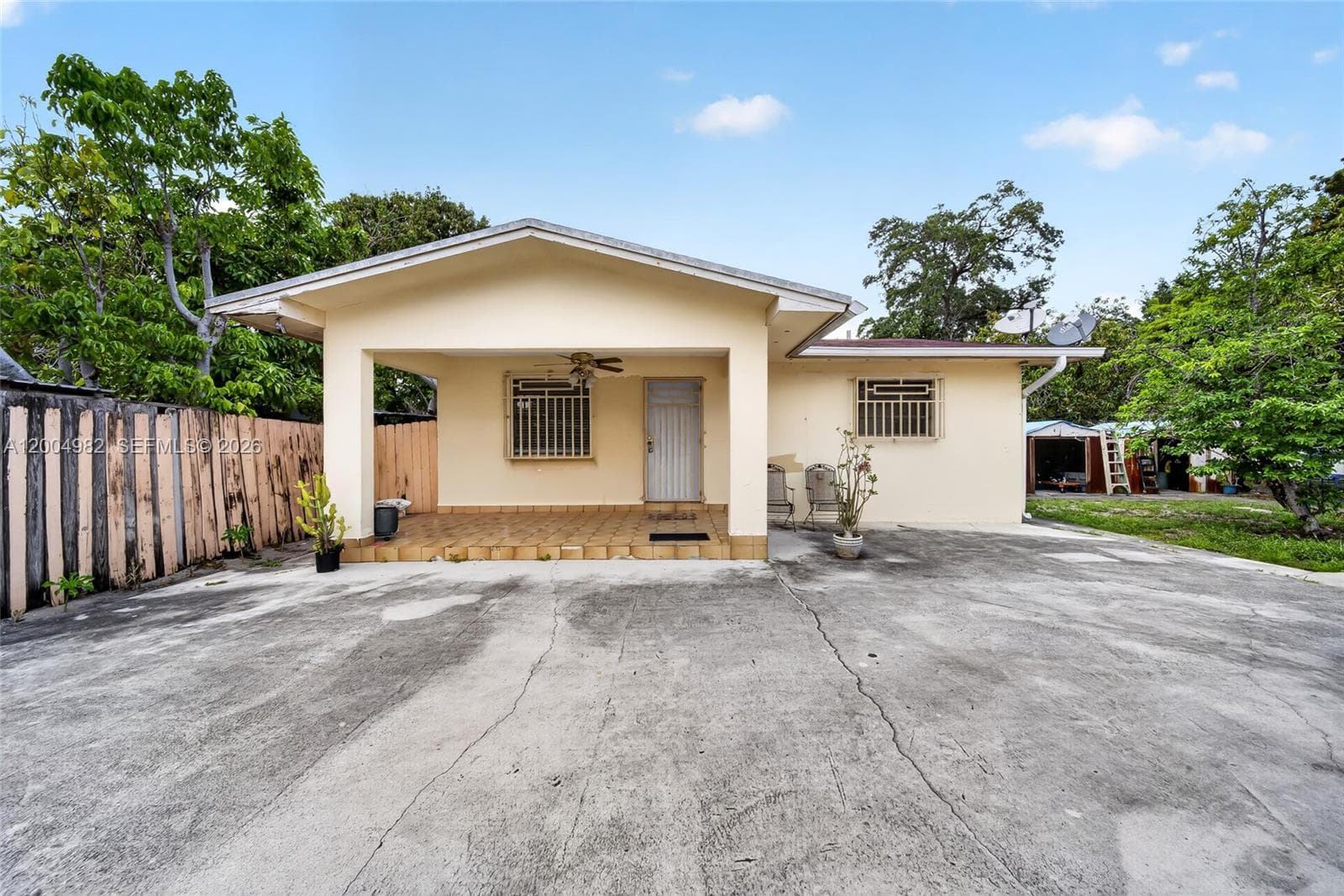 3061 NW 14th St, Miami FL 33125 — 33