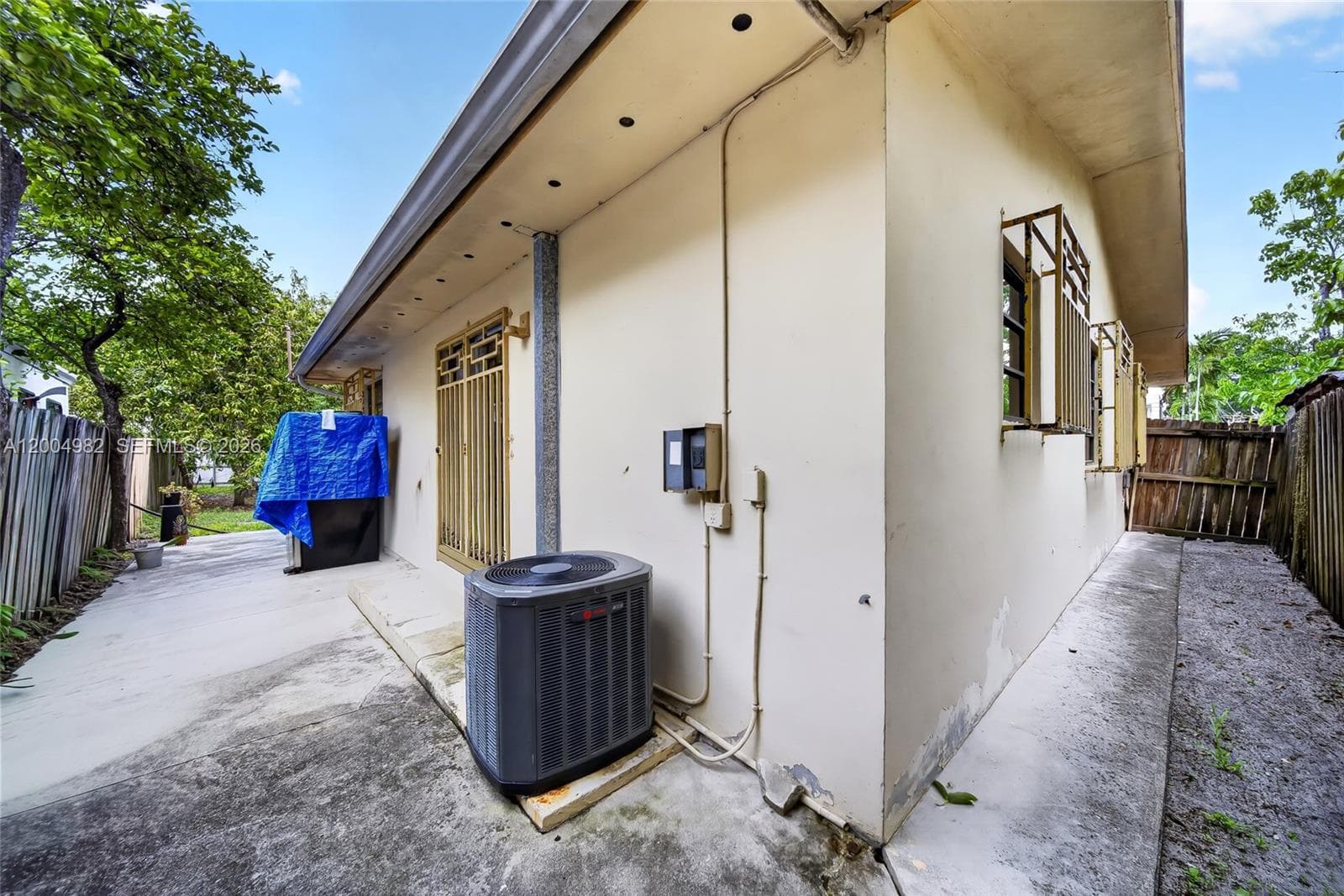 3061 NW 14th St, Miami FL 33125 — 35