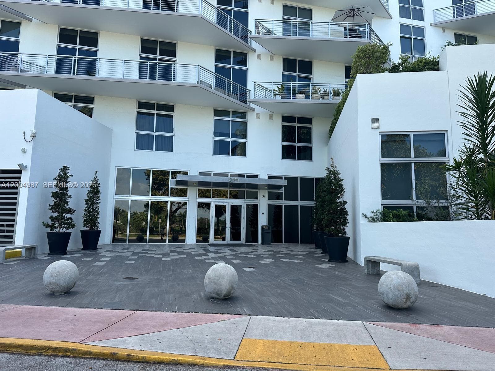 2001 Meridian Ave # 426, Miami Beach FL 33139 — 2