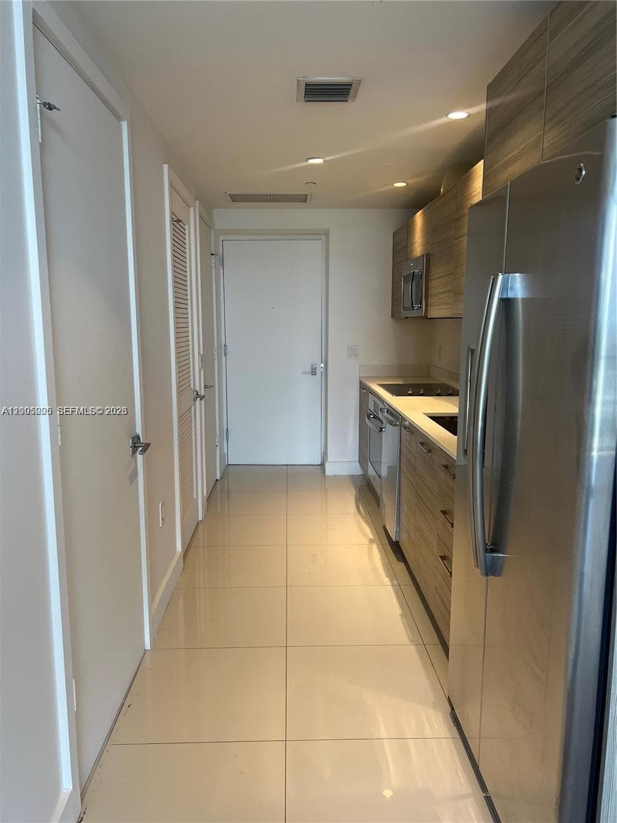 121 NE 34 St # 2215, Miami FL 33137 — 17
