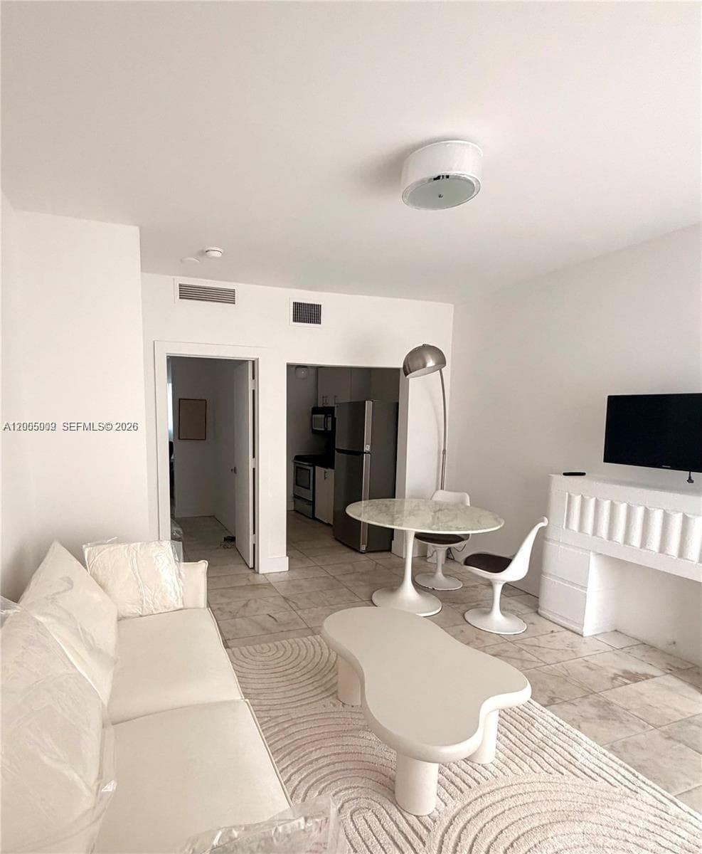 801 8th St # 104, Miami Beach FL 33139 — 2