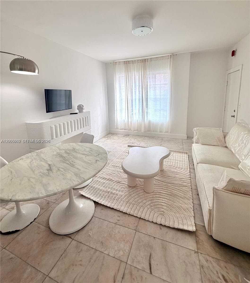 801 8th St # 104, Miami Beach FL 33139 — 1