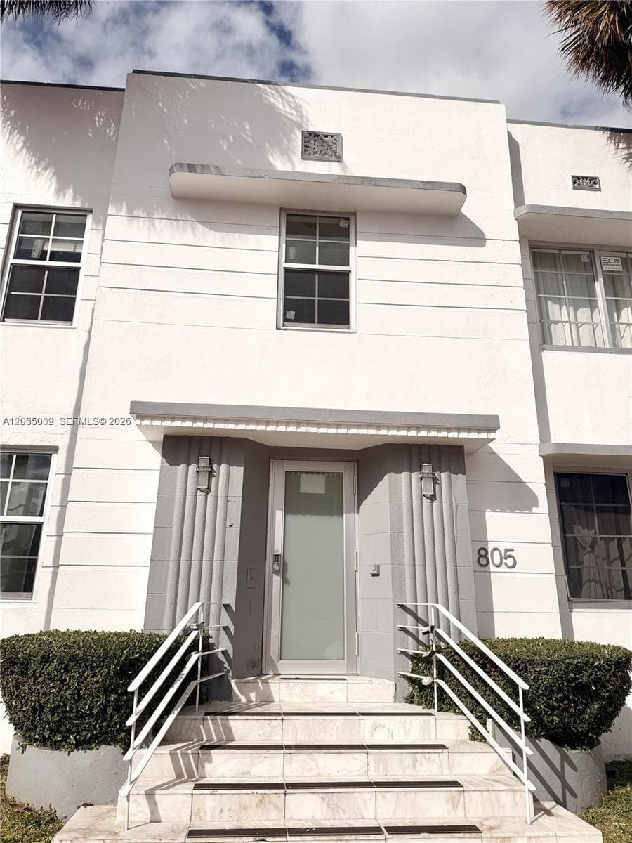 801 8th St # 104, Miami Beach FL 33139 — 8