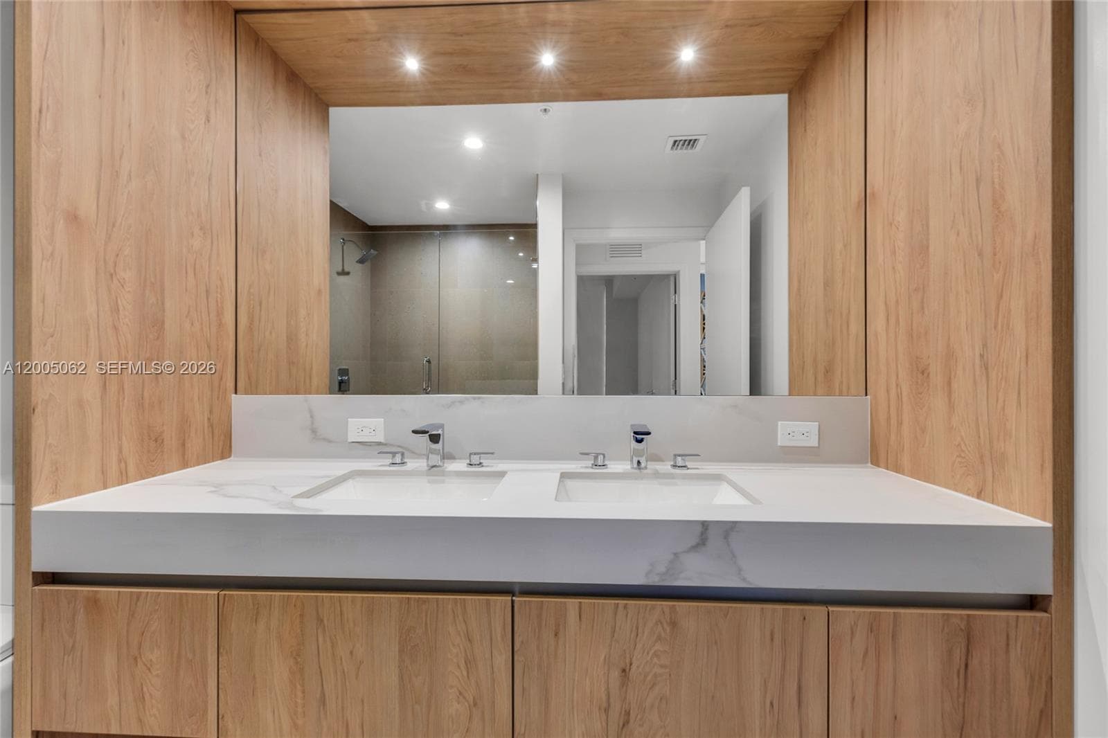 11 NE 6th St # 407, Miami FL 33132 — 14
