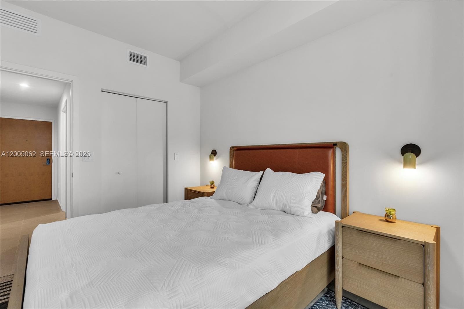 11 NE 6th St # 407, Miami FL 33132 — 18